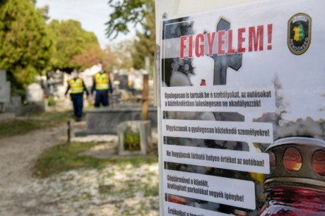 Vigyázzunk egymásra a megemlékezés pillanataiban is